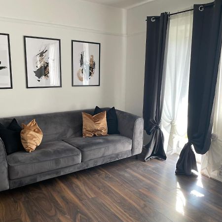 Lovely 2Bedroom 4Mins From Wimbledon Station ลอนดอน ภายนอก รูปภาพ
