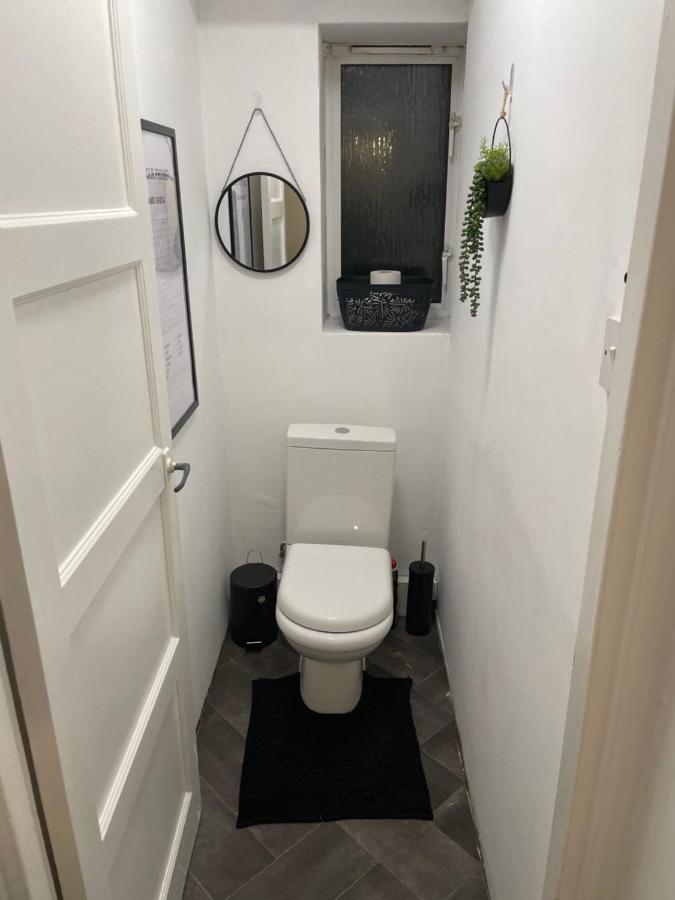 Lovely 2Bedroom 4Mins From Wimbledon Station ลอนดอน ภายนอก รูปภาพ