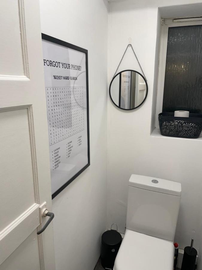 Lovely 2Bedroom 4Mins From Wimbledon Station ลอนดอน ภายนอก รูปภาพ