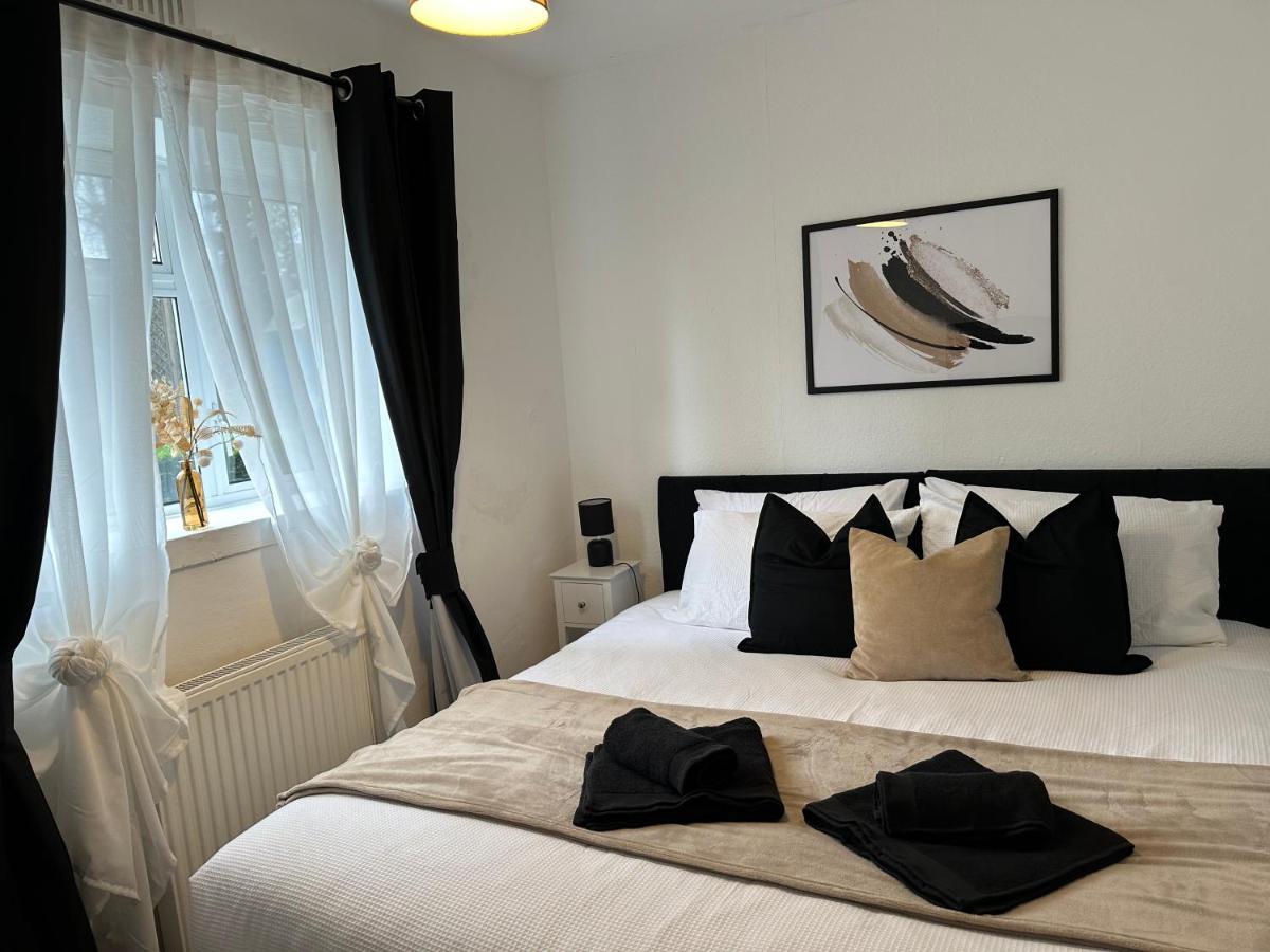 Lovely 2Bedroom 4Mins From Wimbledon Station ลอนดอน ภายนอก รูปภาพ