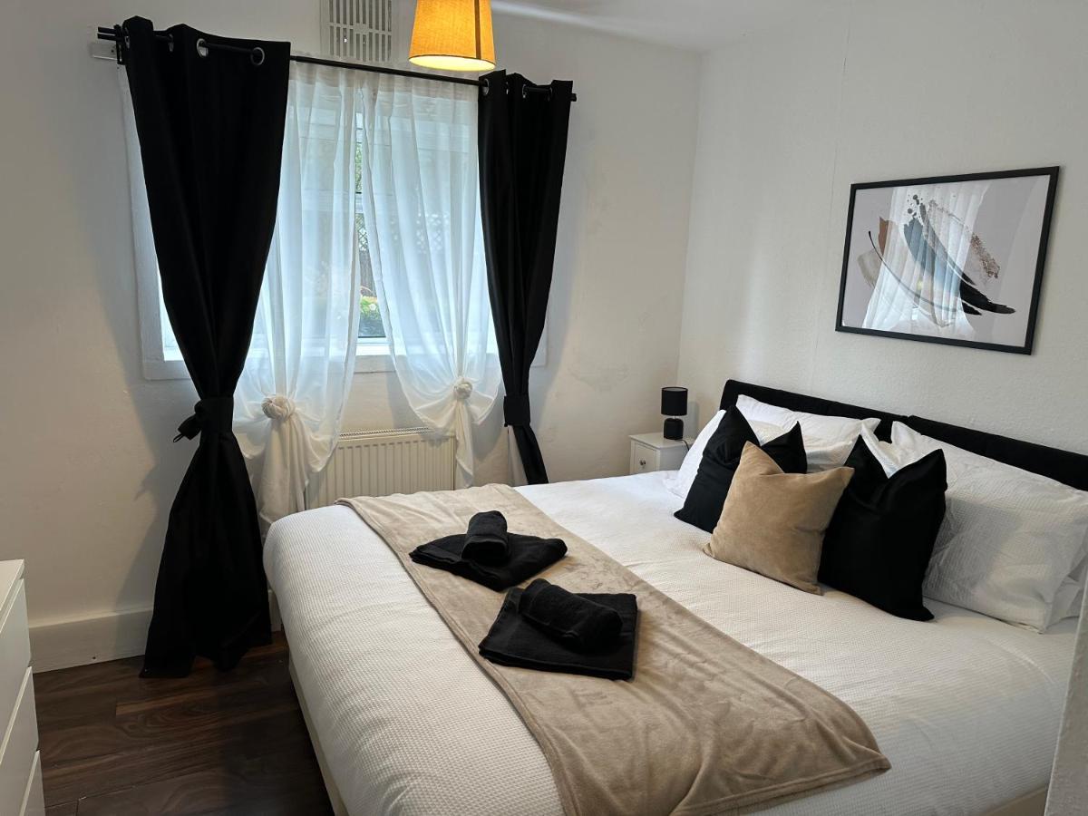 Lovely 2Bedroom 4Mins From Wimbledon Station ลอนดอน ภายนอก รูปภาพ