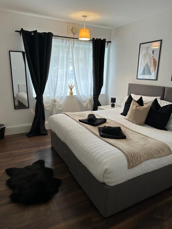 Lovely 2Bedroom 4Mins From Wimbledon Station ลอนดอน ภายนอก รูปภาพ