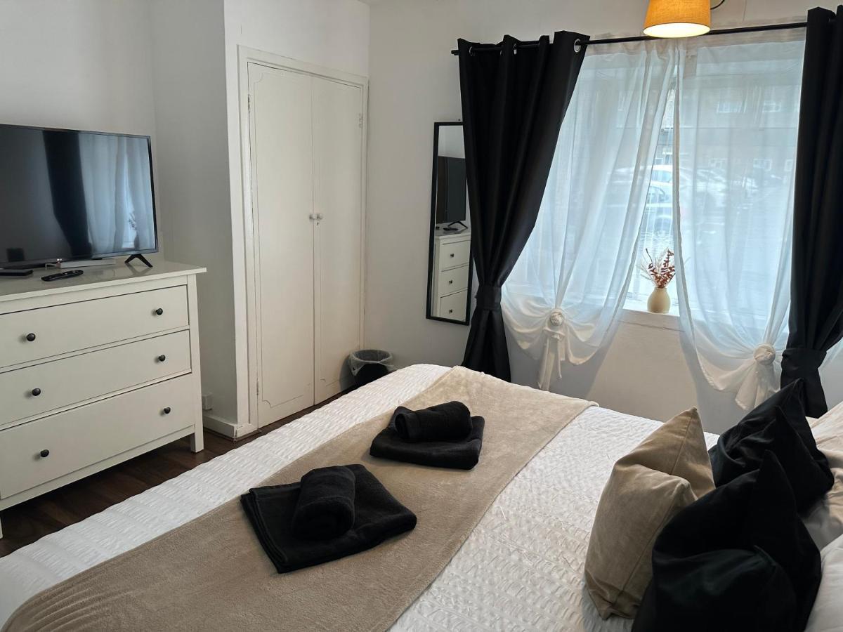 Lovely 2Bedroom 4Mins From Wimbledon Station ลอนดอน ภายนอก รูปภาพ