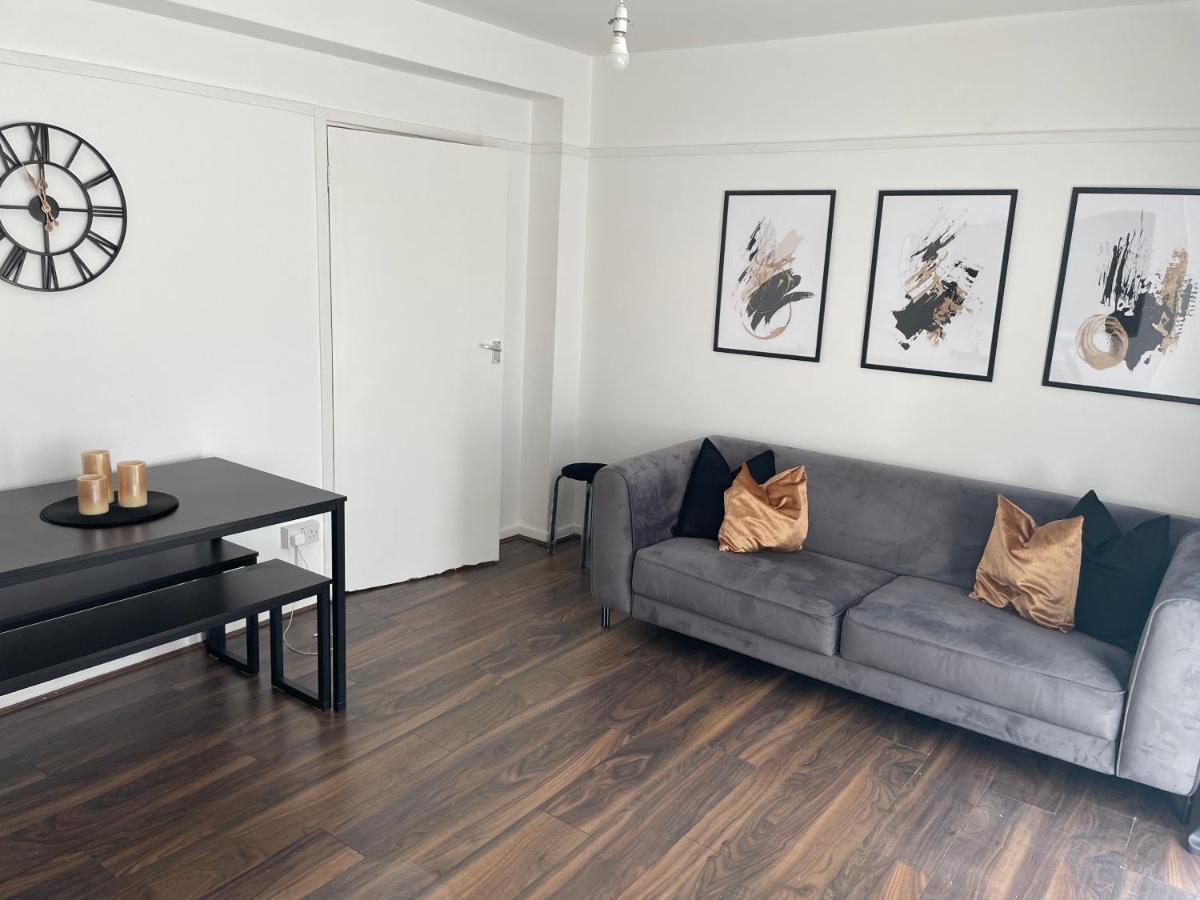 Lovely 2Bedroom 4Mins From Wimbledon Station ลอนดอน ภายนอก รูปภาพ
