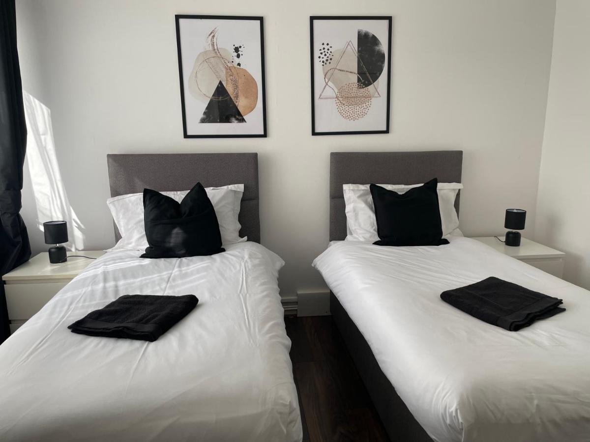 Lovely 2Bedroom 4Mins From Wimbledon Station ลอนดอน ภายนอก รูปภาพ