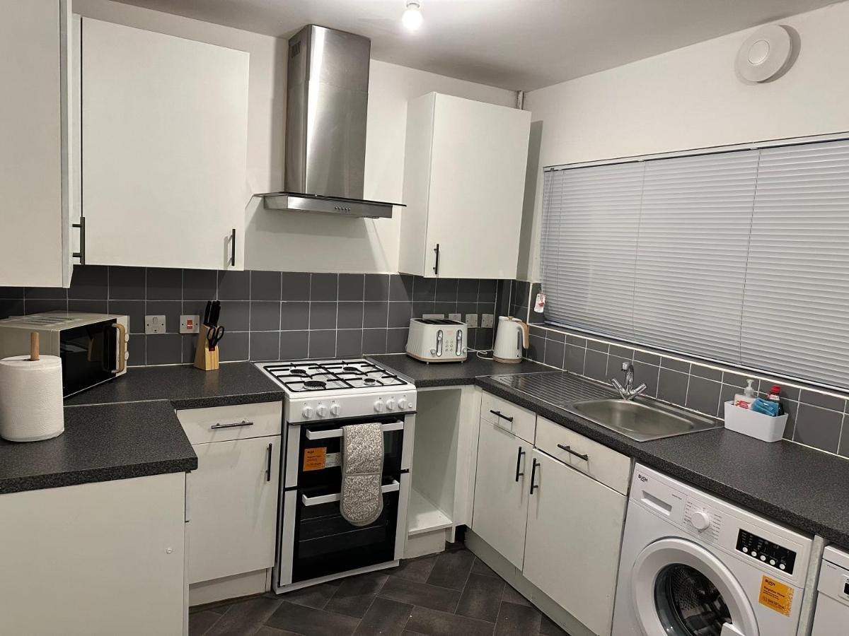 Lovely 2Bedroom 4Mins From Wimbledon Station ลอนดอน ภายนอก รูปภาพ