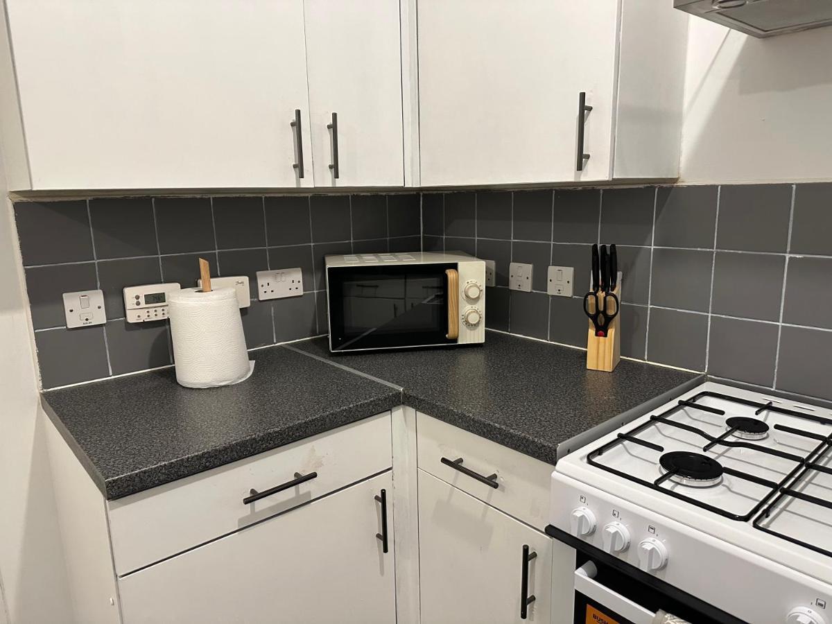 Lovely 2Bedroom 4Mins From Wimbledon Station ลอนดอน ภายนอก รูปภาพ